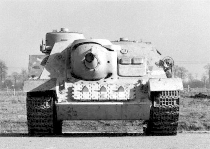 SU-100, the front view (5)