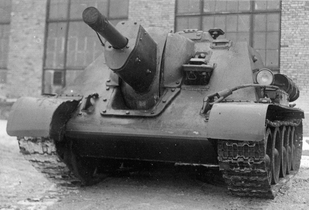 SU-122, the front view