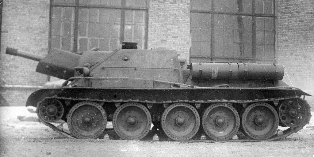 SU-122, the port side view