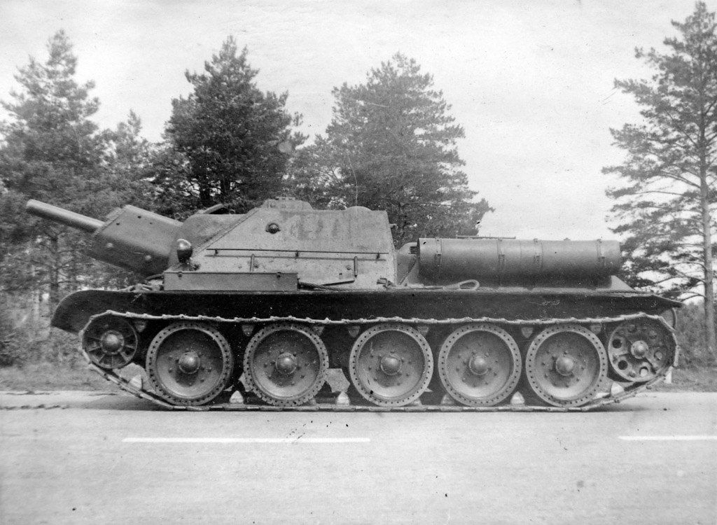 SU-122, the  side view (1)