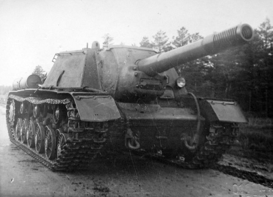 SU-152, the model 1943 (1)