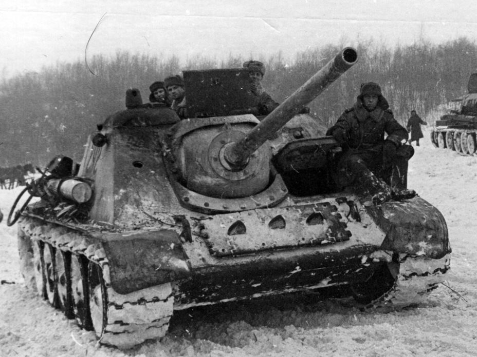 SU-85 in winter 1943