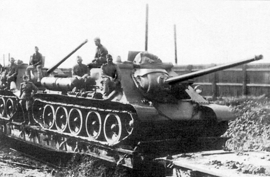 SU-85 on the way to the frontline, 1943