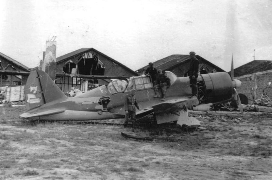 Sukhoi Su-2 "Red 7" captured in 1941