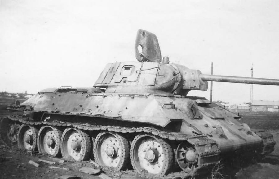 T-34/76 model 1940, cast turret with additional armour plates,  1942