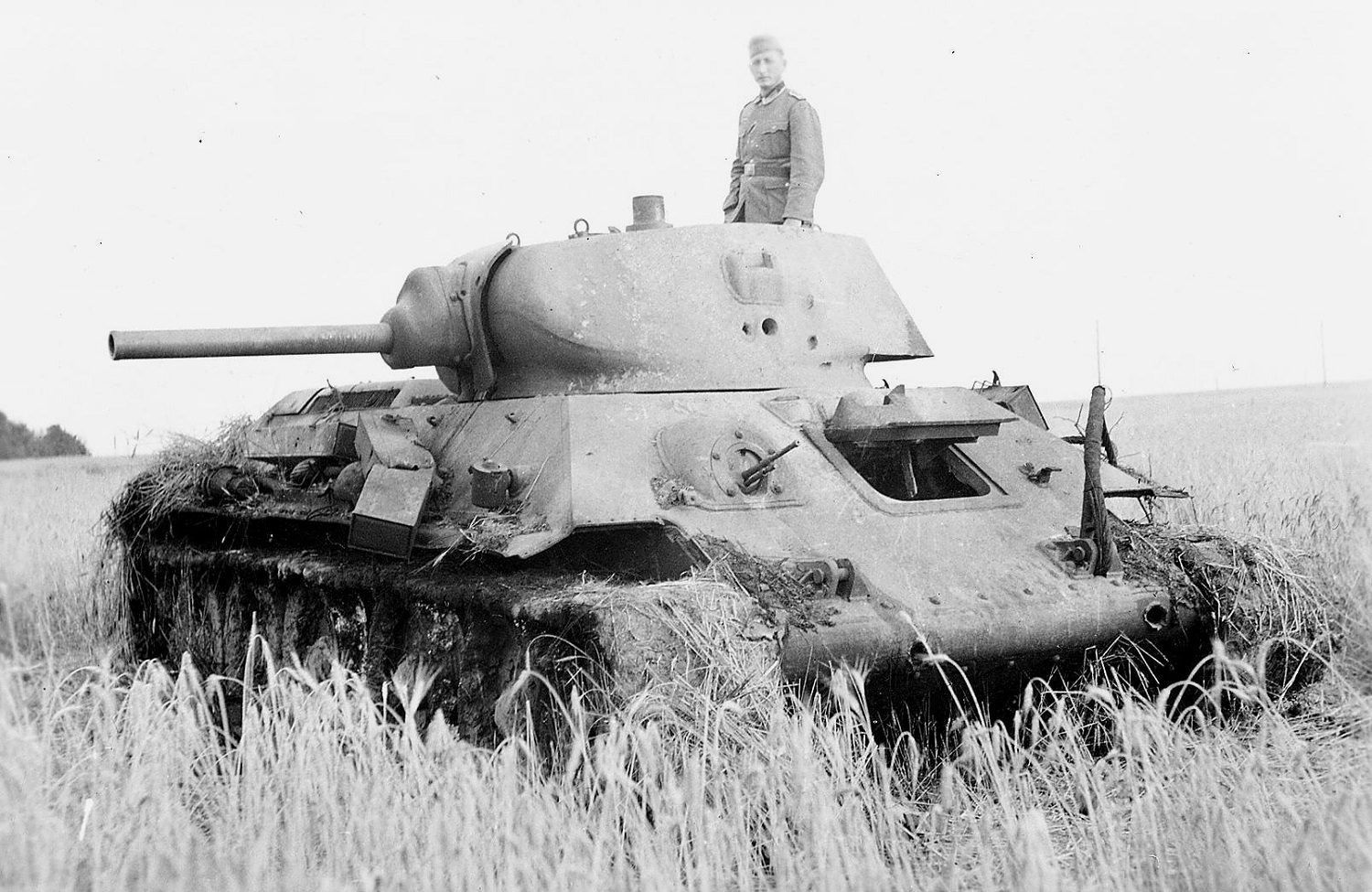 T-34/76 model 1940 damaged in 1941