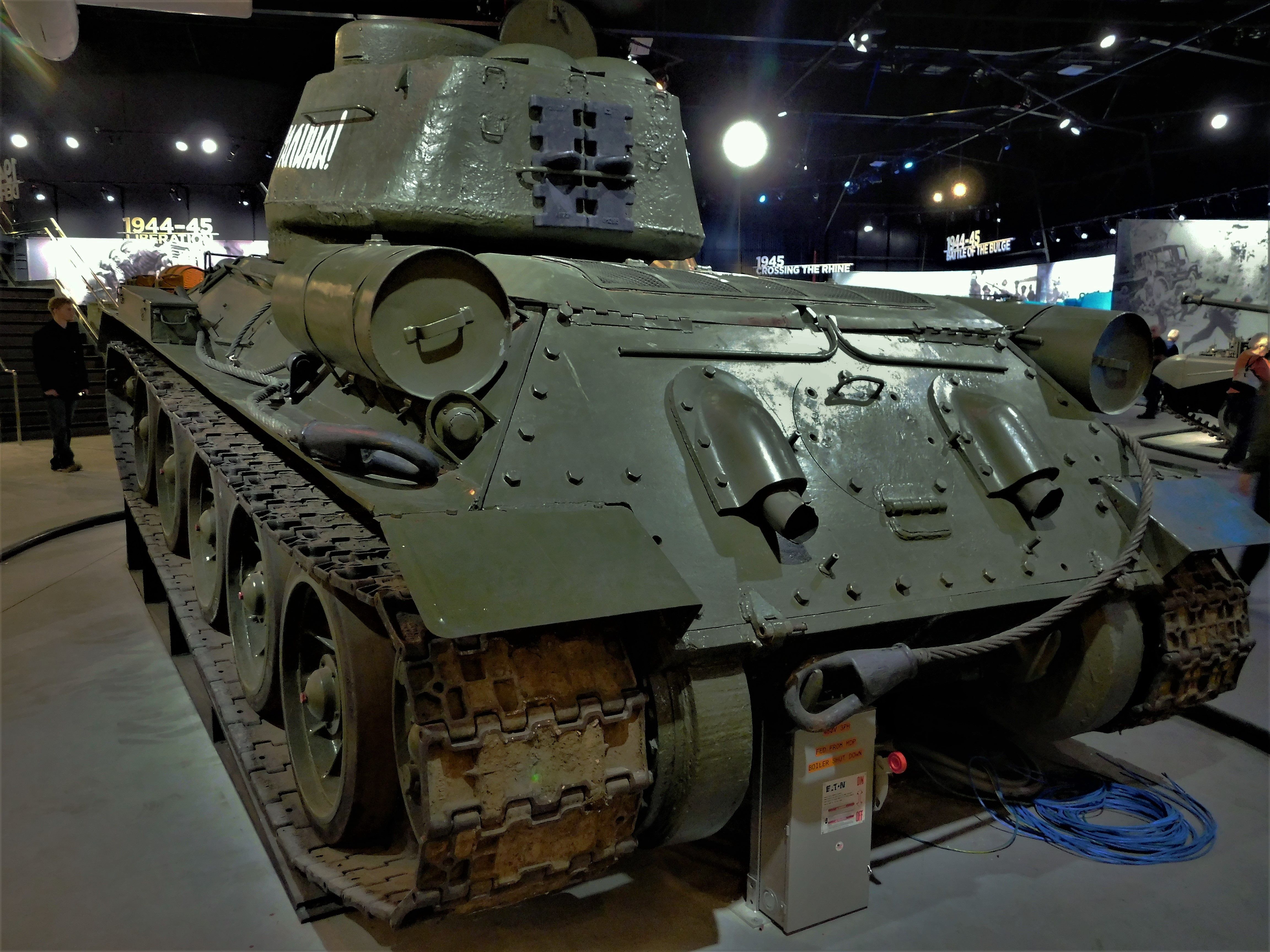 T-34-85  (10).JPG