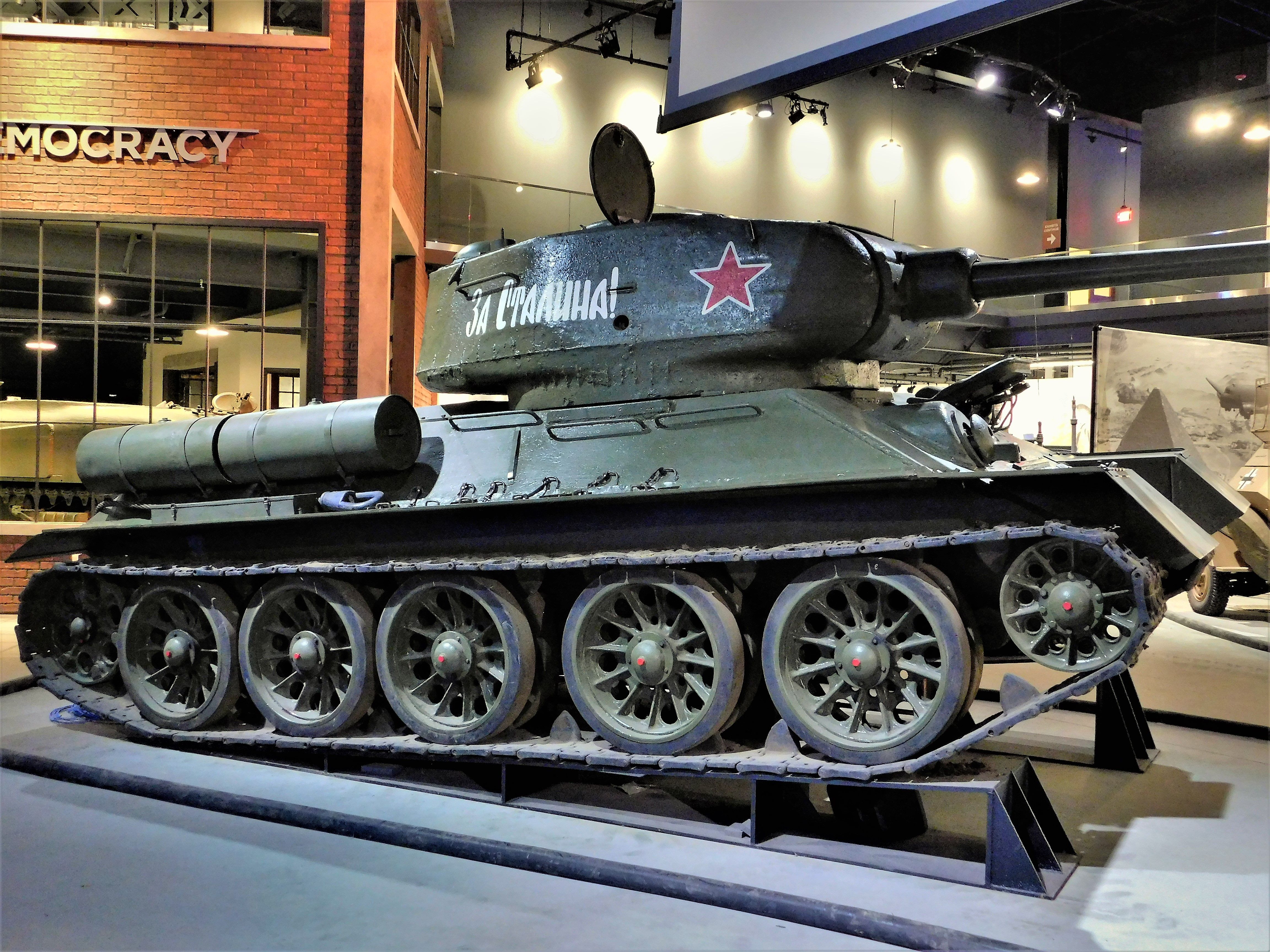 T-34-85  (5).JPG
