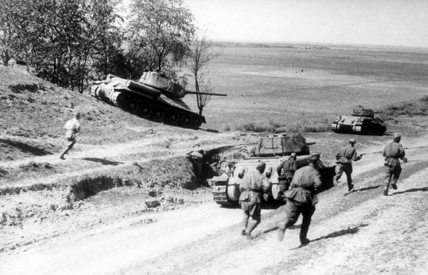 T-34/85 near Viena, 1945