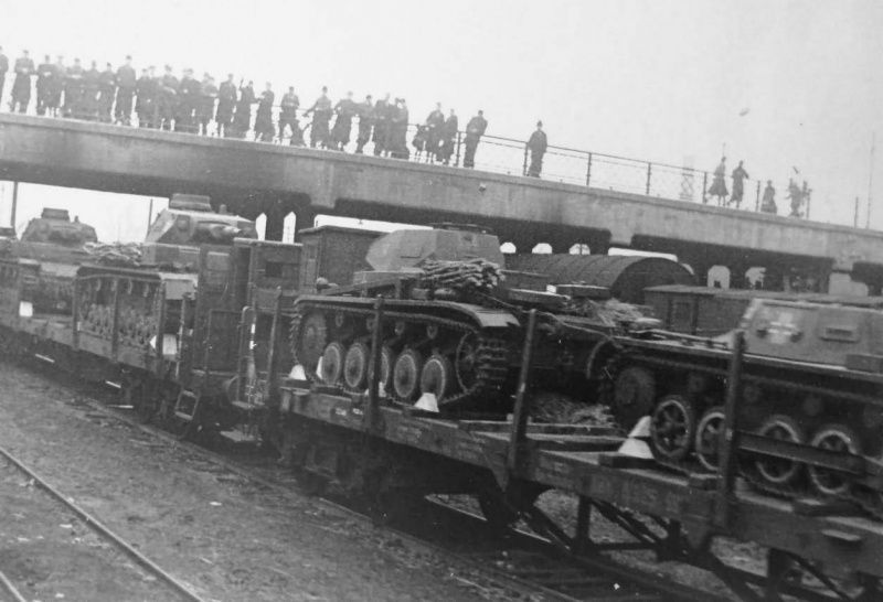 The railway transport of German panzers