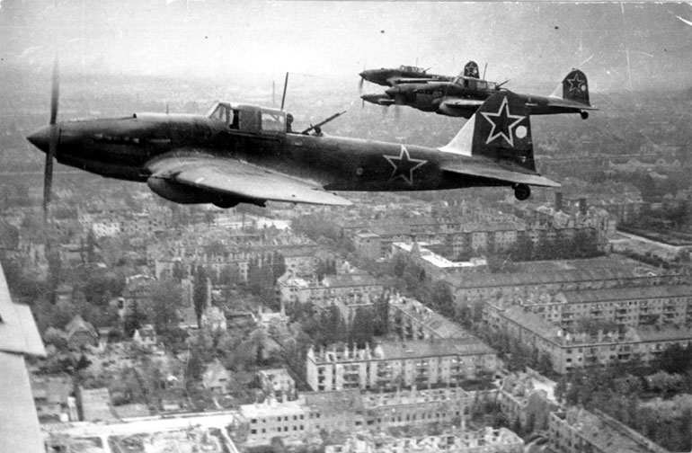 The Russian airforce over Berlin - 1945