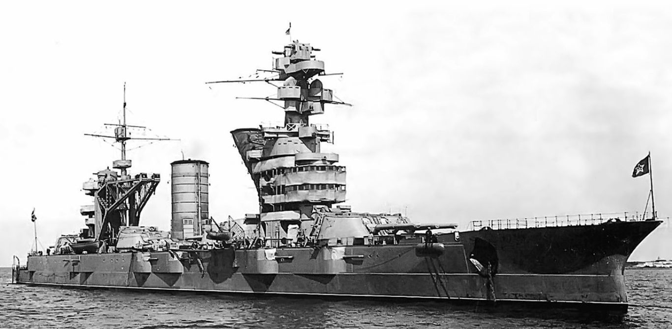 The Russian battleship "Oktyabrskaya Revolutsiya" ( earlier "Gangut" )