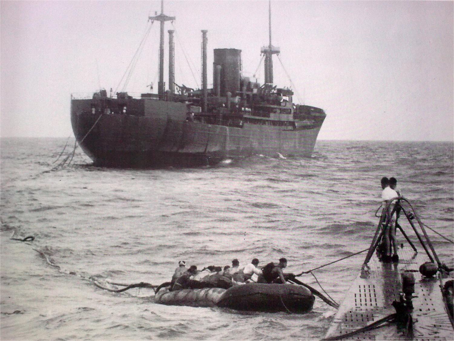 u_boat_refueling_from_kormoran