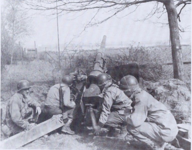 US anti-tank gunners