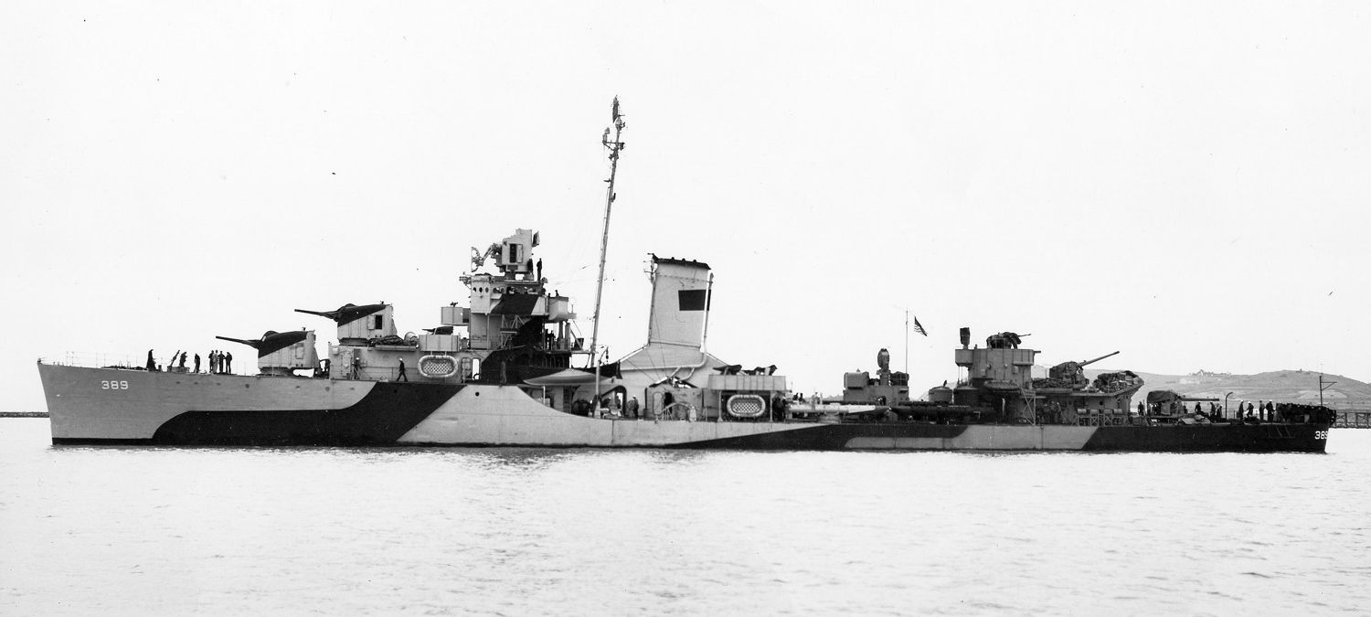 USS Mugford (DD-389) WWII US Navy dazzle camouflage 1944_b