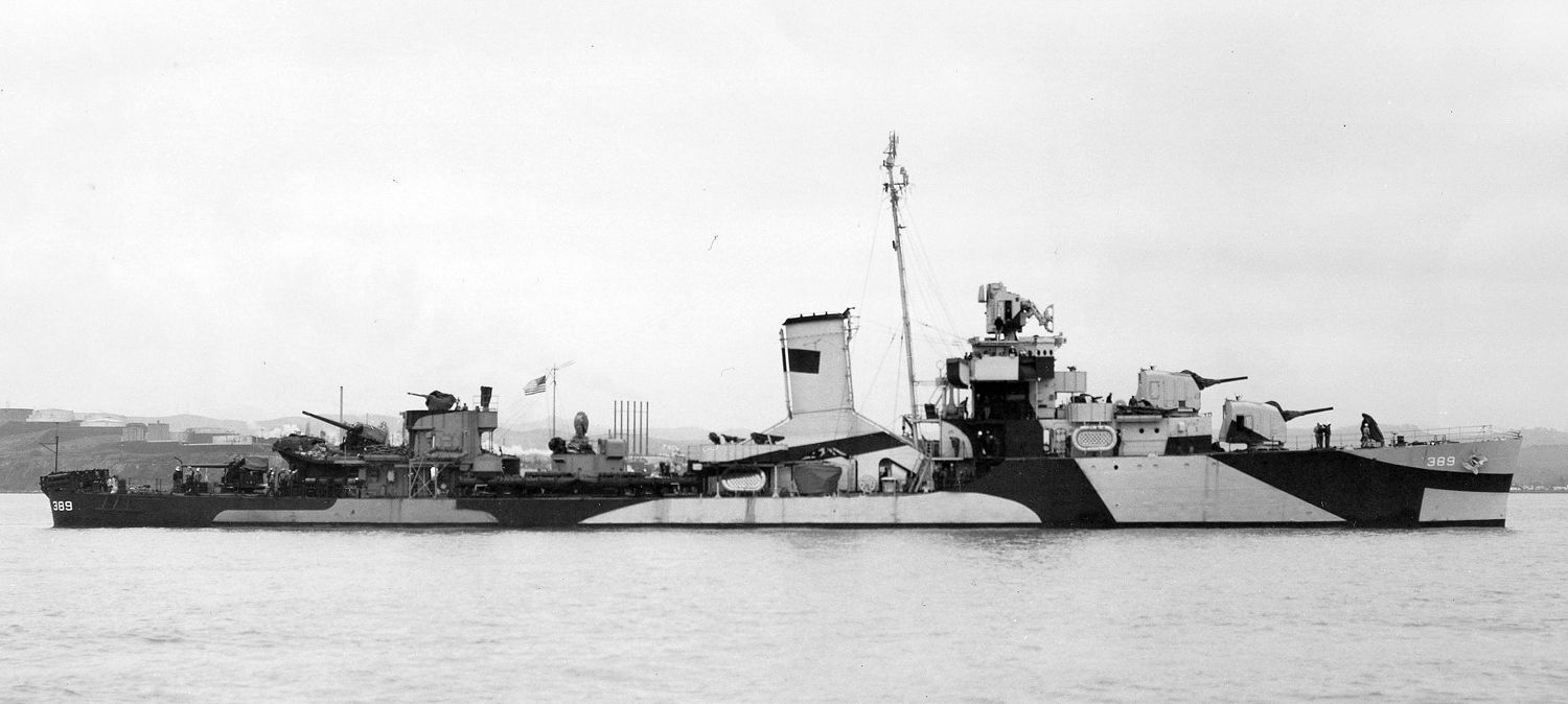 USS Mugford (DD-389) WWII US Navy dazzle camouflage 1944_c