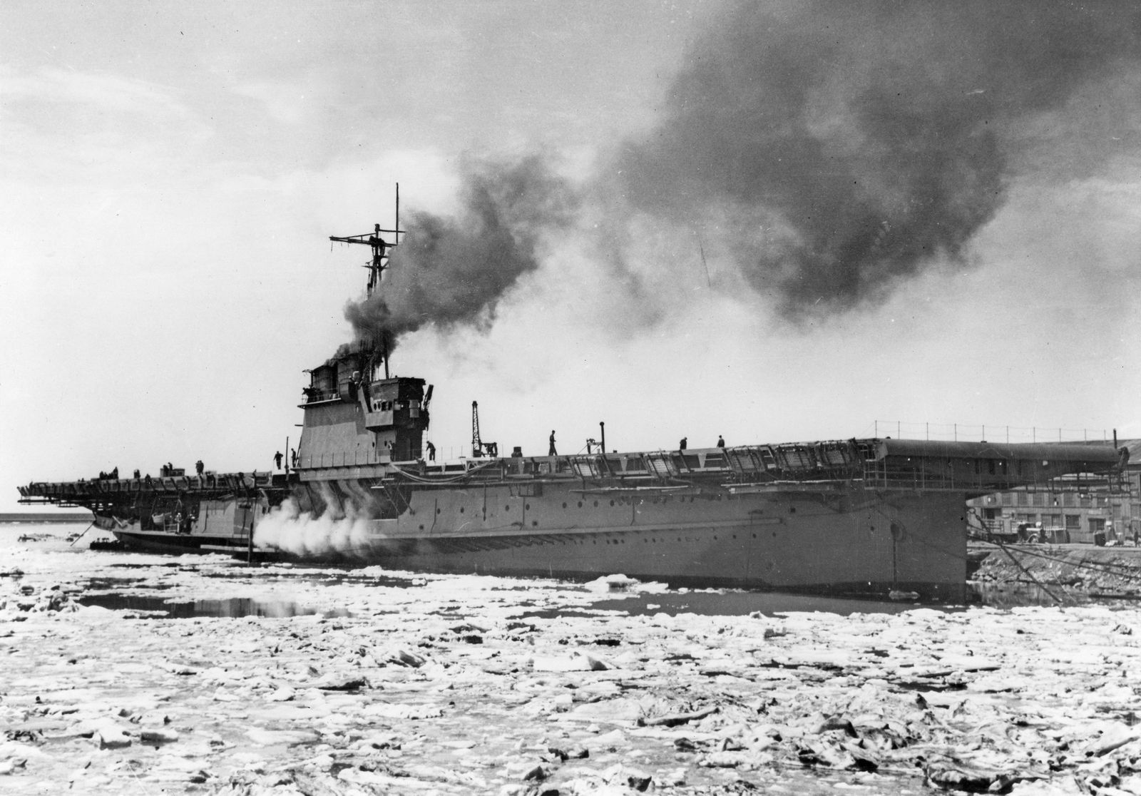 USS Sable (IX-81), 1943 (1)