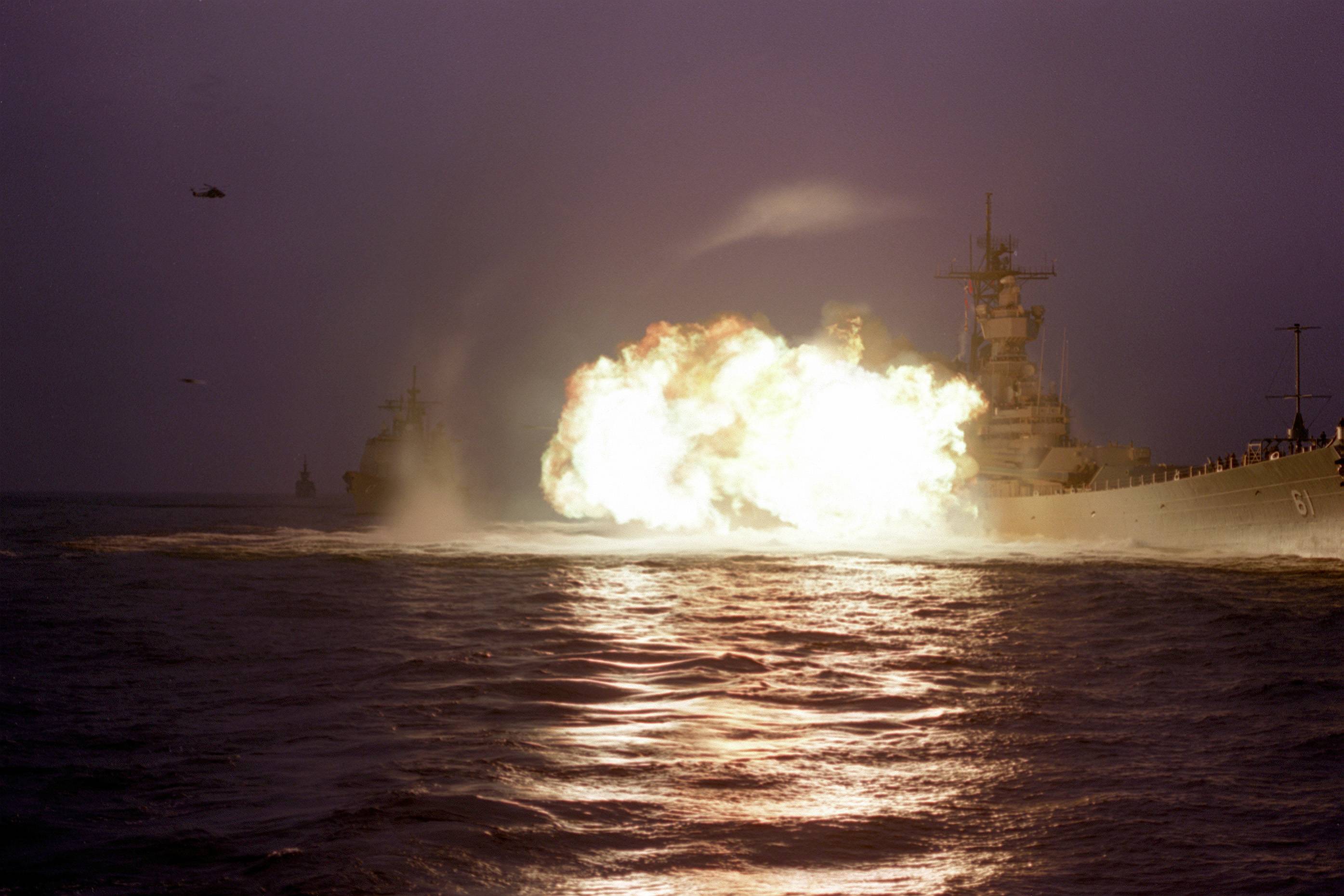 USS_Iowa_BB-61_fires_a_broadside