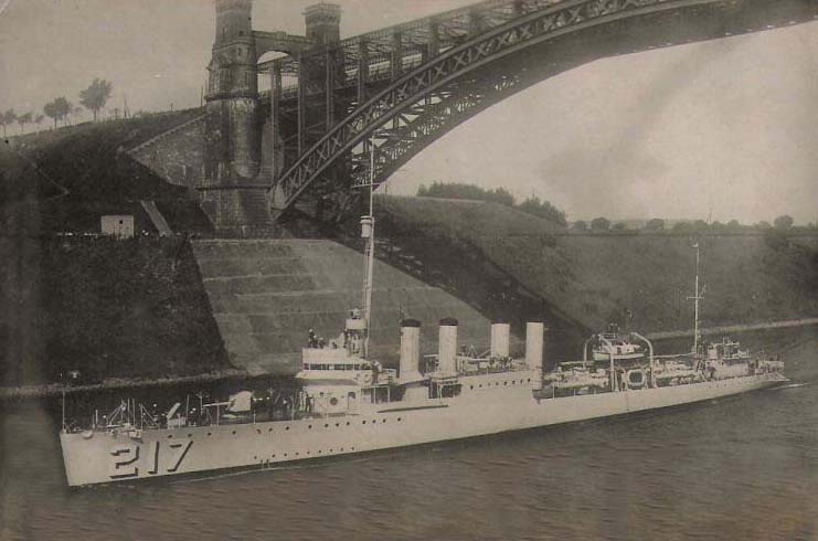 USS_Whipple_DD-217_Kiel_Canal_Germany_Sep_6_1927