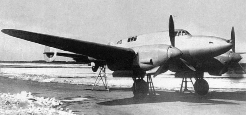 VI-100 ... Petlyakov Pe-2 prototype, trials of the landing gear (2)