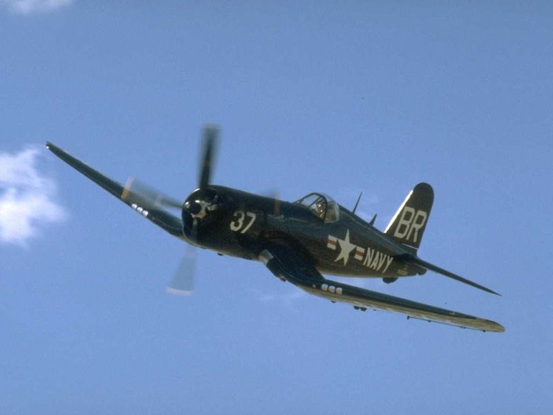 Vought F4U-4  800 x 600