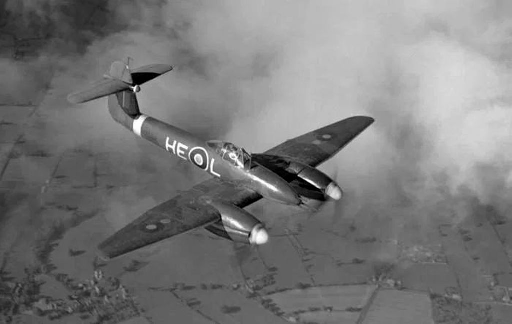Westland Whirlwind s/n. P7062, code HE-L of No. 263 Squadron (2)