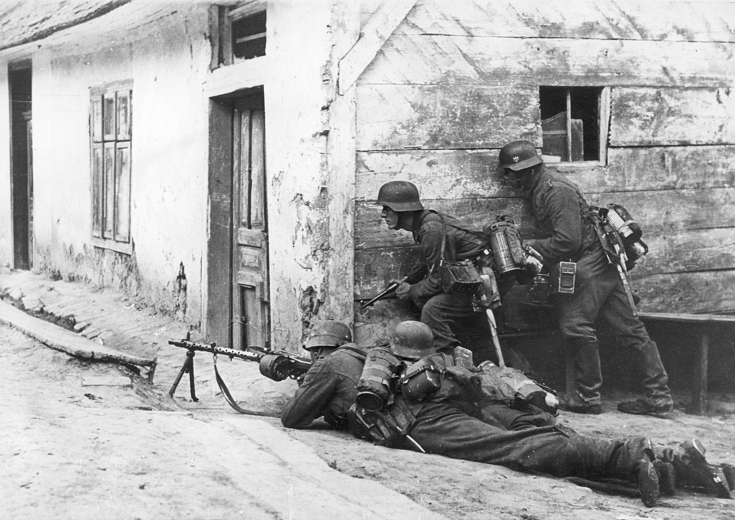 WW2 German Infantry in attack