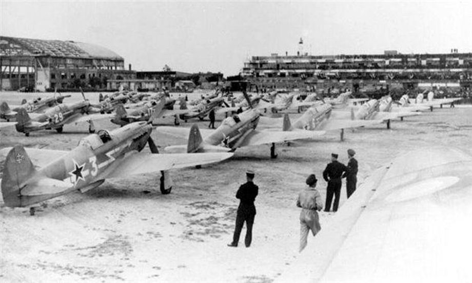 Yak-3s  of the Normandie-Niemen Regiment (1)