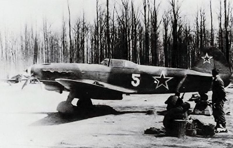 Yak-9T "White 5" of the Normandie-Niemen Regiment (1)