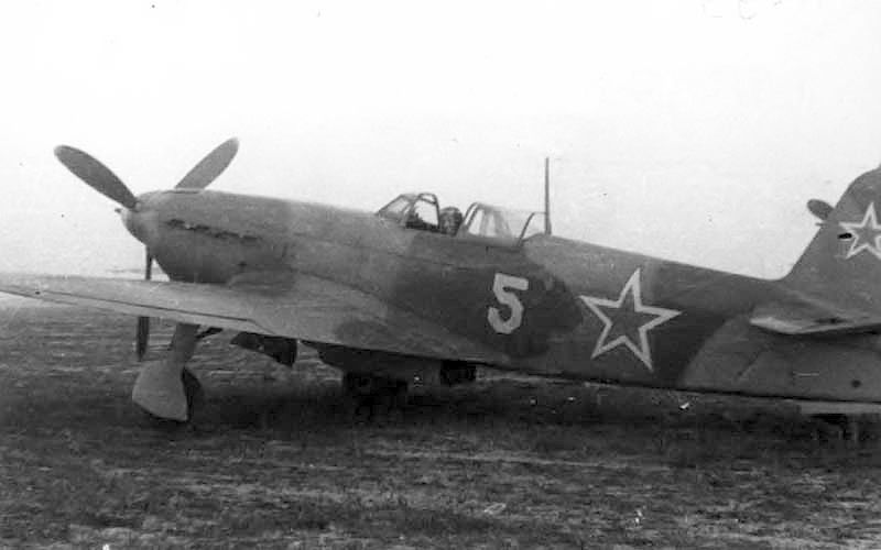 Yak-9T "White 5" of the Normandie-Niemen Regiment (2)
