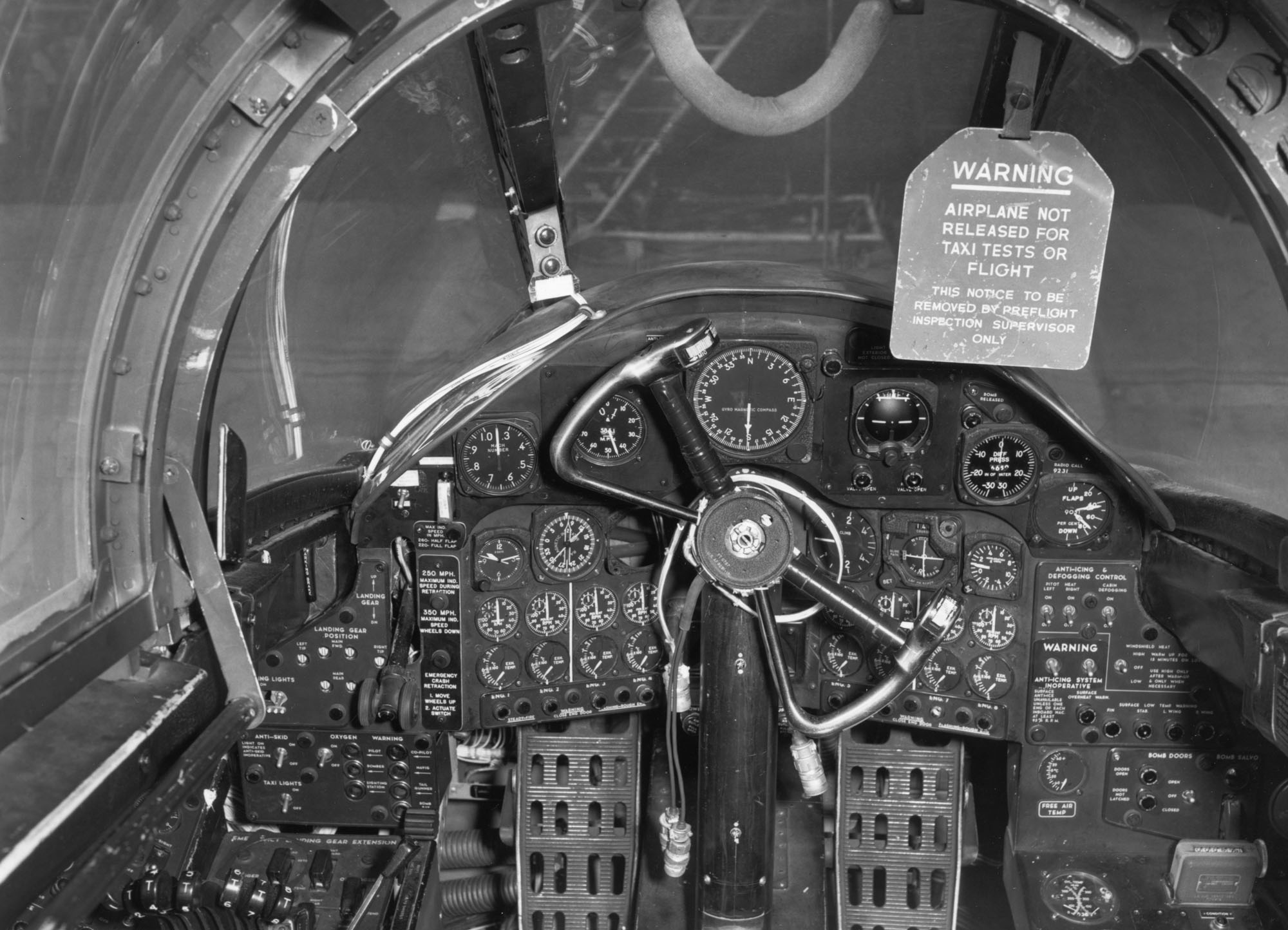 YB-52_Cockpit
