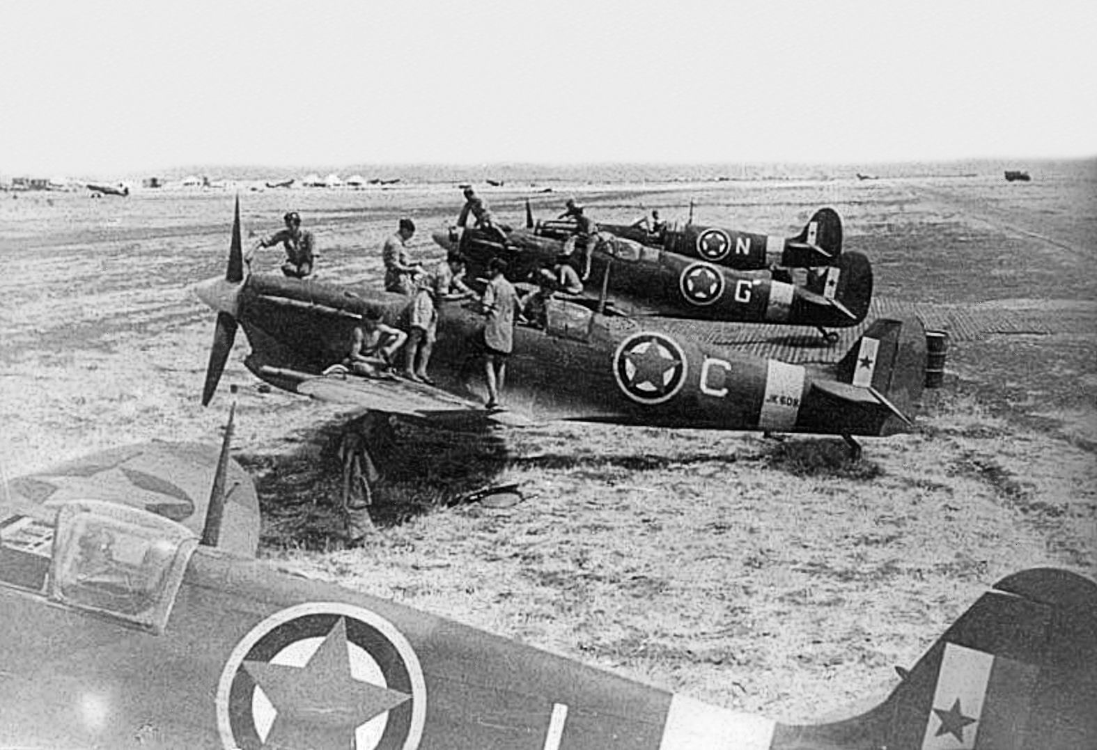 Yugoslav_Air_Force_Supermarine_Spitfire_352Sqn_line_up_for_mission_preparat