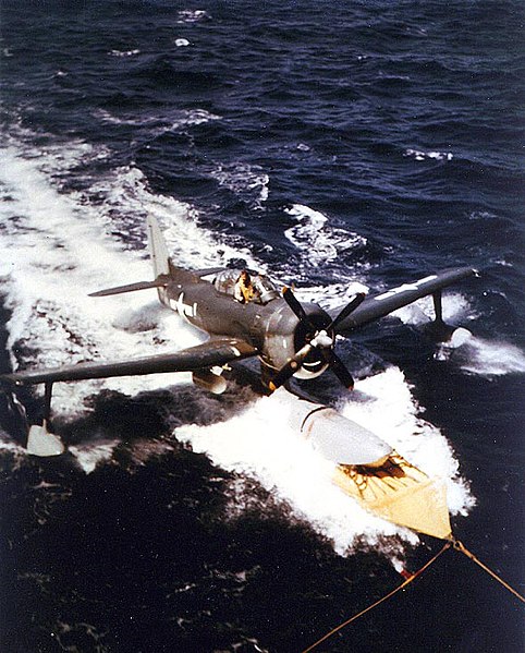 482px-USS_Alaska_%28CB-1%29_recovering_SC-1_recce_plane.jpg